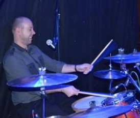 On drums: Ian
Smith